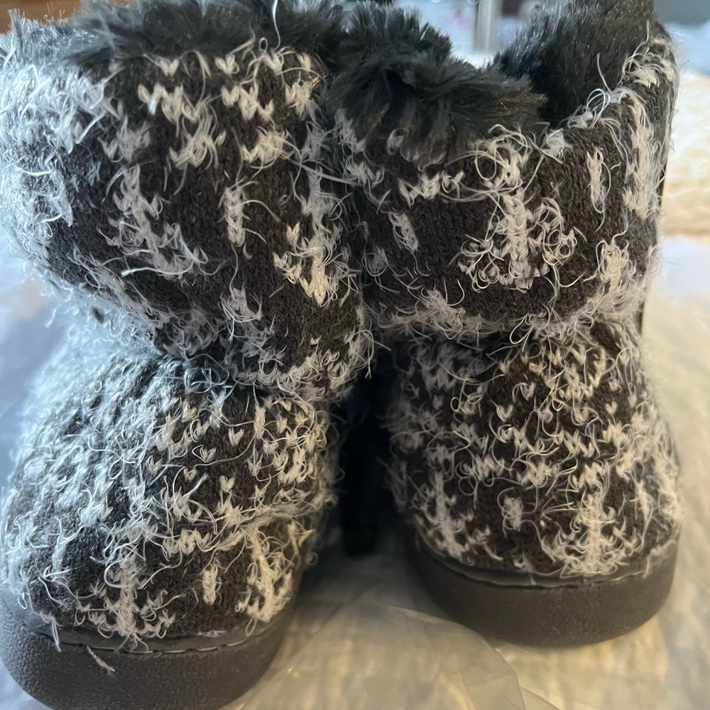 MUK LUKS SLIPPERS. NWT - Picture 3 of 11
